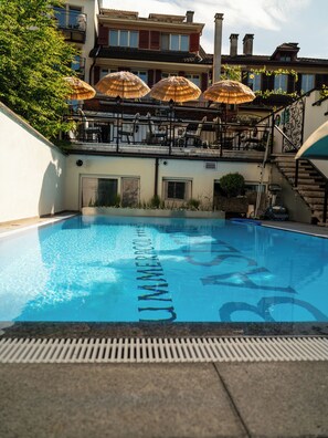 Piscina all'aperto, ombrelloni da piscina