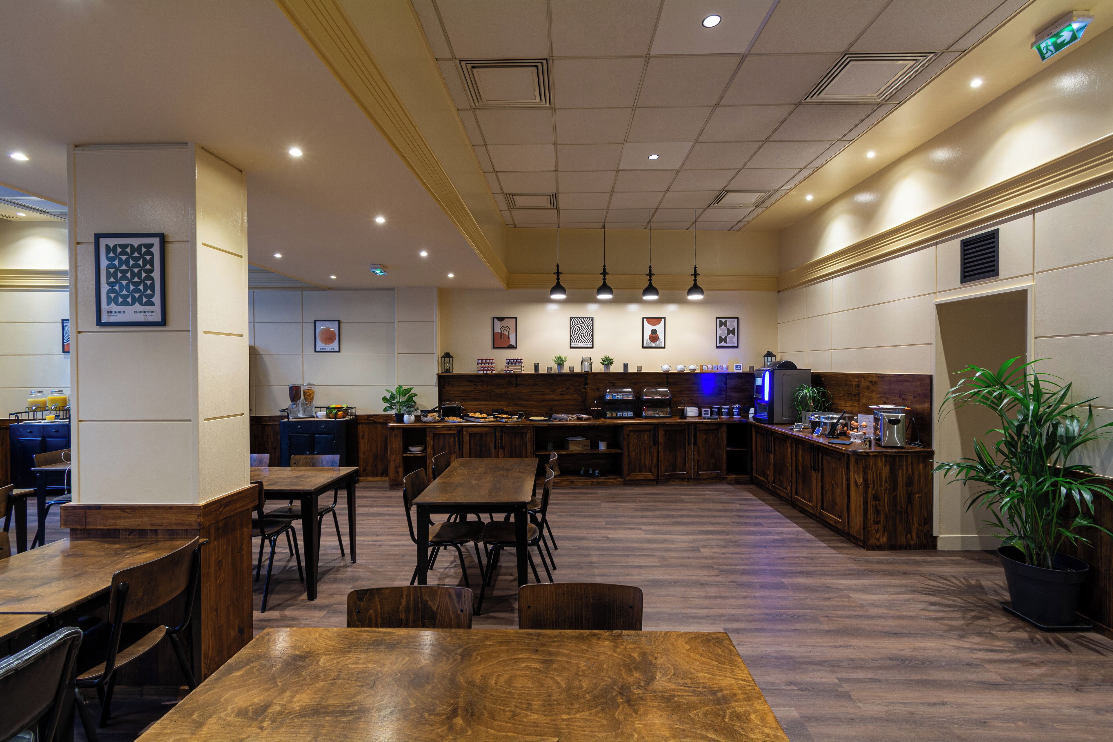 Café da manhã com buffet todos os dias (EUR 13 por pessoa) 