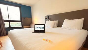 Standard Room, Multiple Beds | Desk, soundproofing, iron/ironing board, free cribs/infant beds