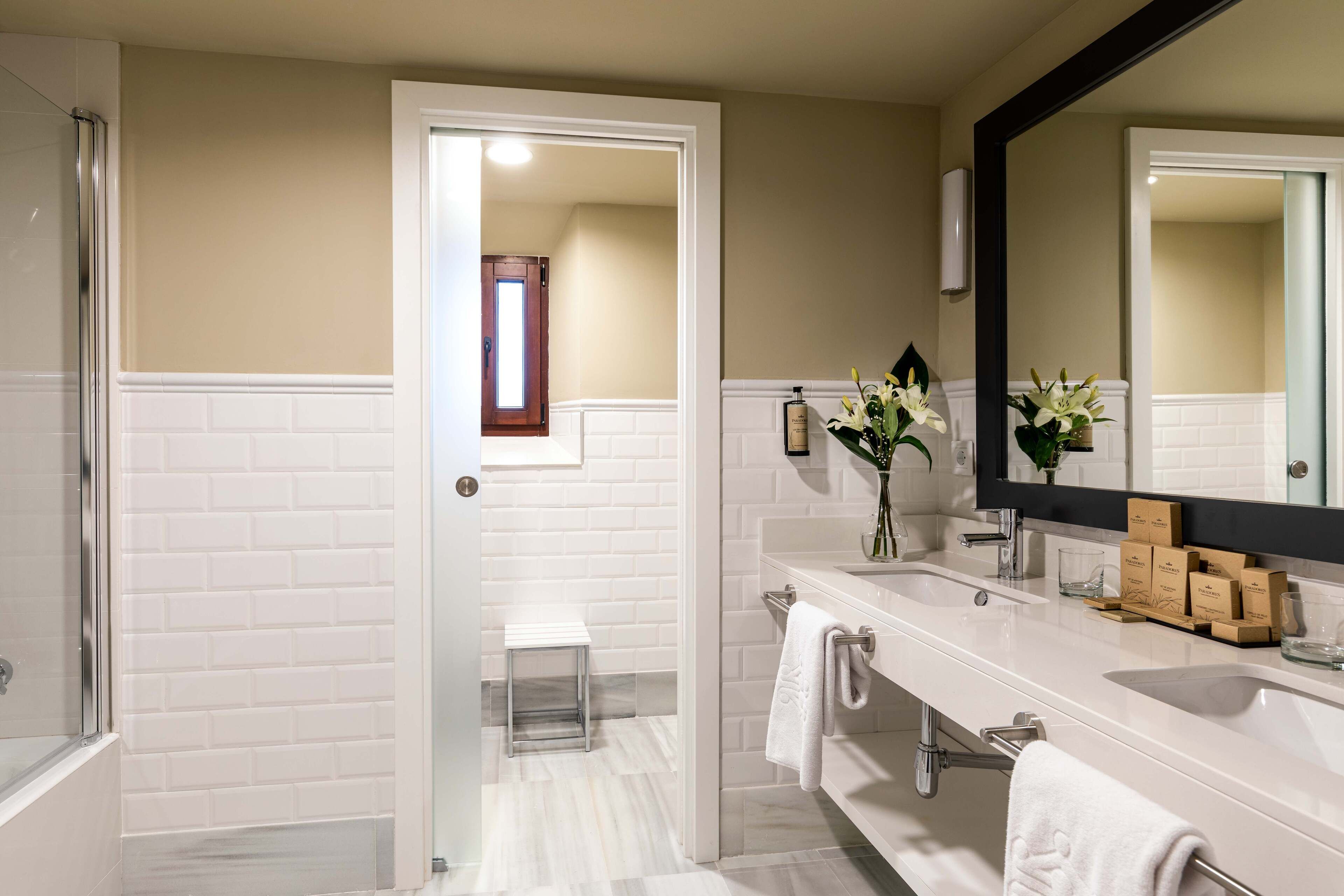 superior double or twin room | bathroom | free toiletries, hair dryer, bidet, towels