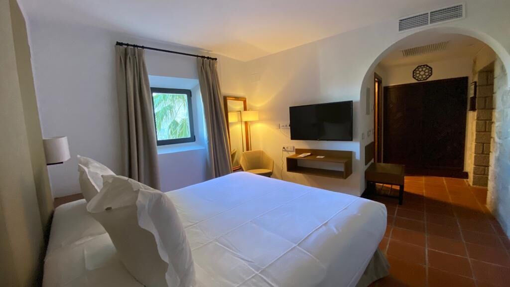 Hochwertige Bettwaren, Minibar, Zimmersafe, Schreibtisch