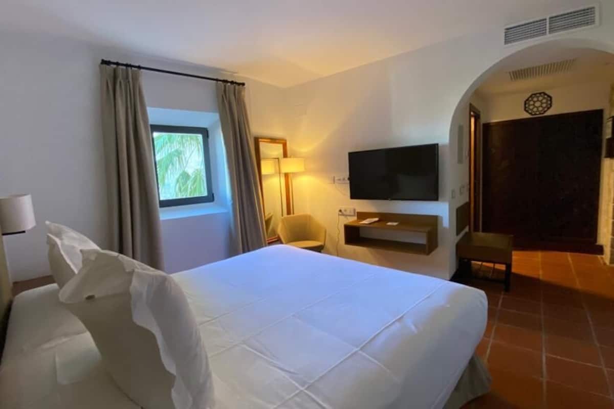 Ropa de cama de alta calidad y minibar 