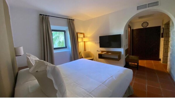 Premium bedding, minibar, in-room safe, desk