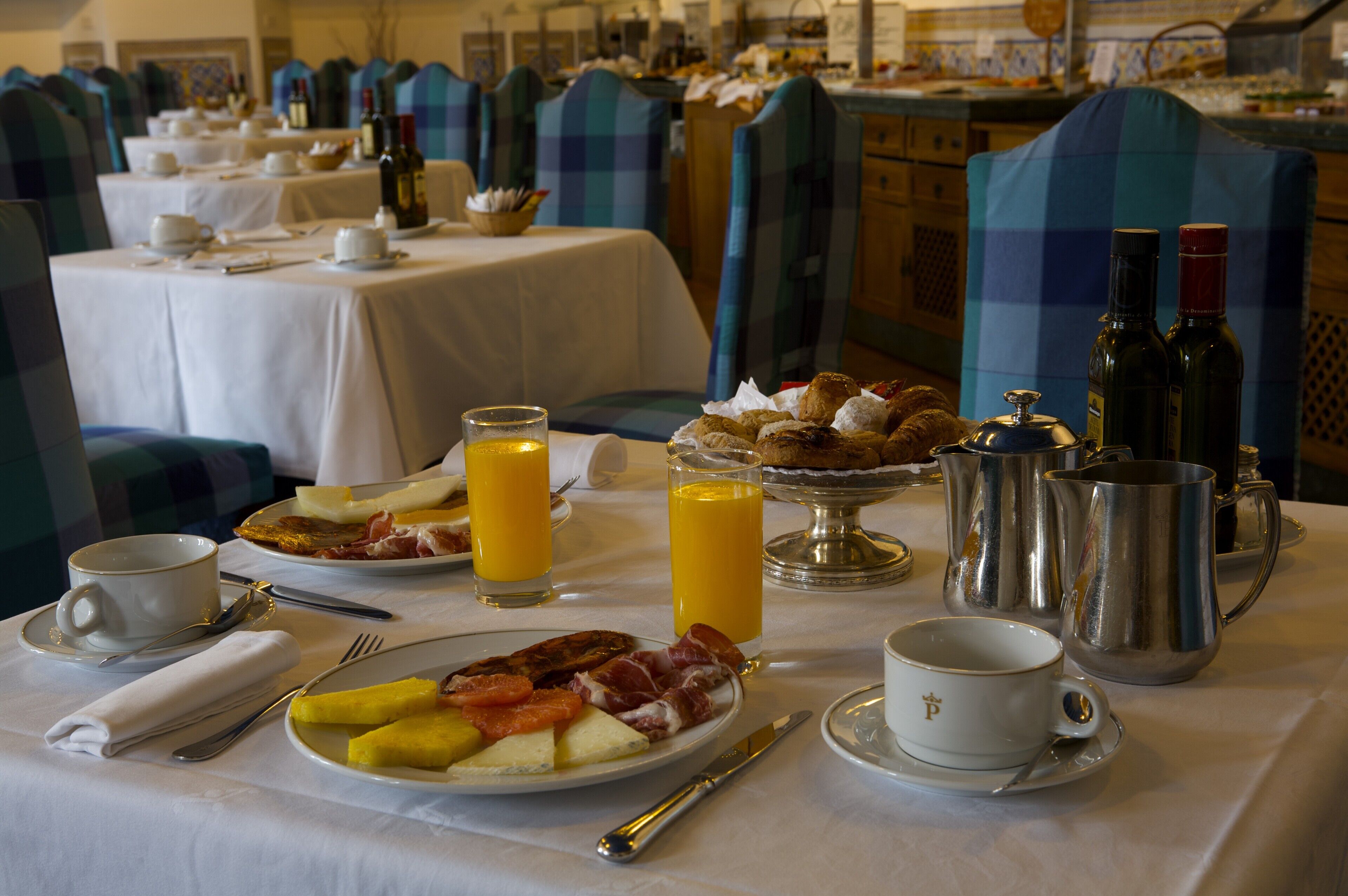 daily buffet breakfast (eur 21.00 per person)