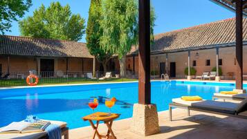 Outdoor pool, sun loungers