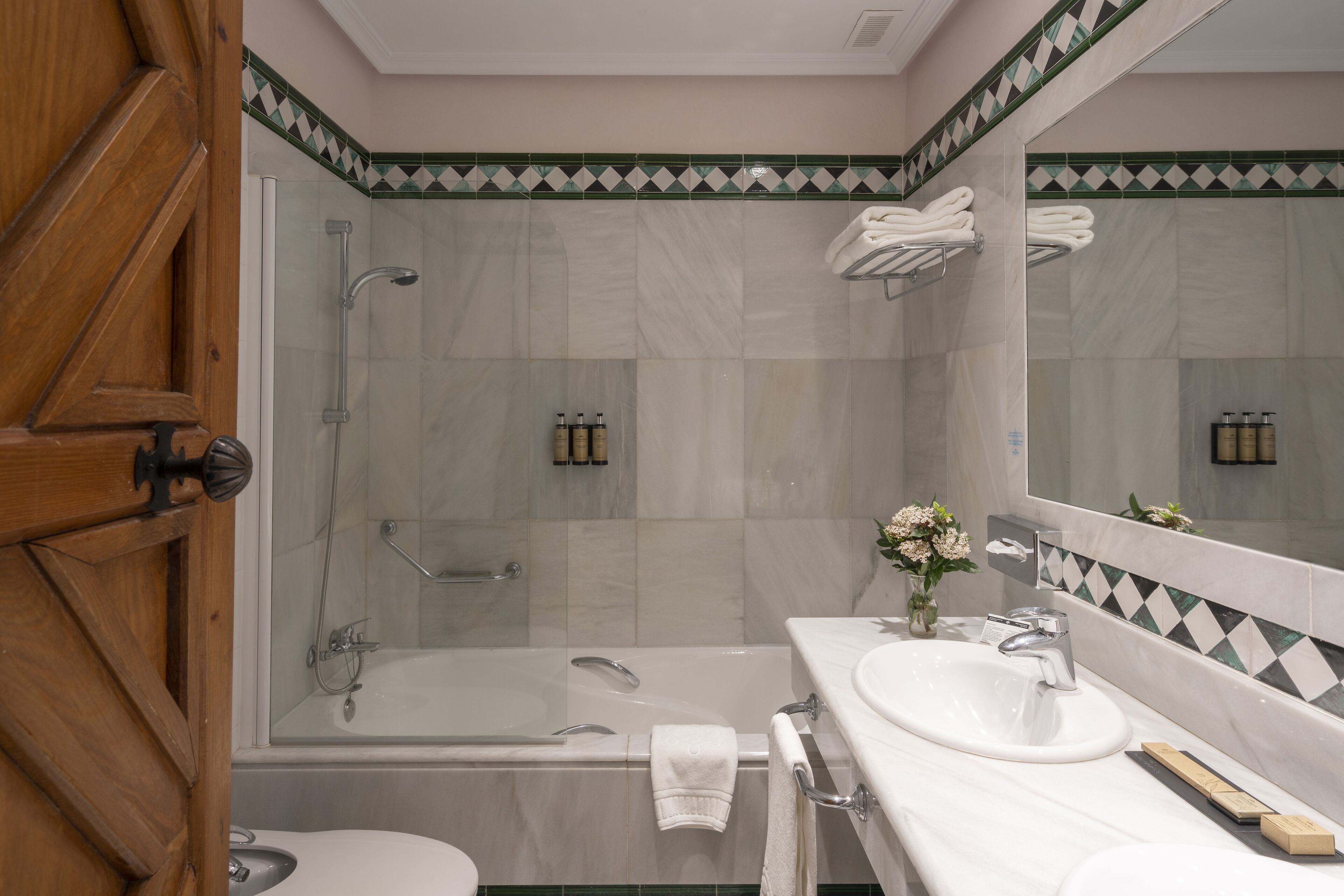 superior double or twin room | bathroom | free toiletries, hair dryer, bidet, towels