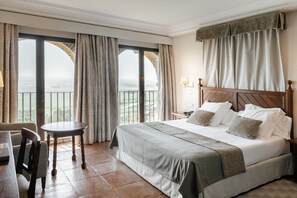 Superior Twin Room | Premium bedding, minibar, in-room safe, desk - Parador de Carmona (Carmona)