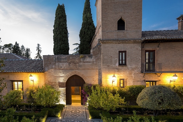 Façade de l’hébergement - soirée/nuit
