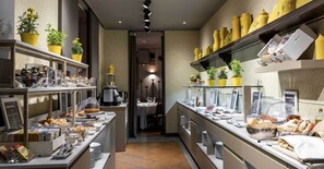 Desayuno buffet todos los días (con cargo) 