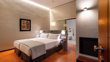 Habitación doble estándar | Ropa de cama de alta calidad y minibar