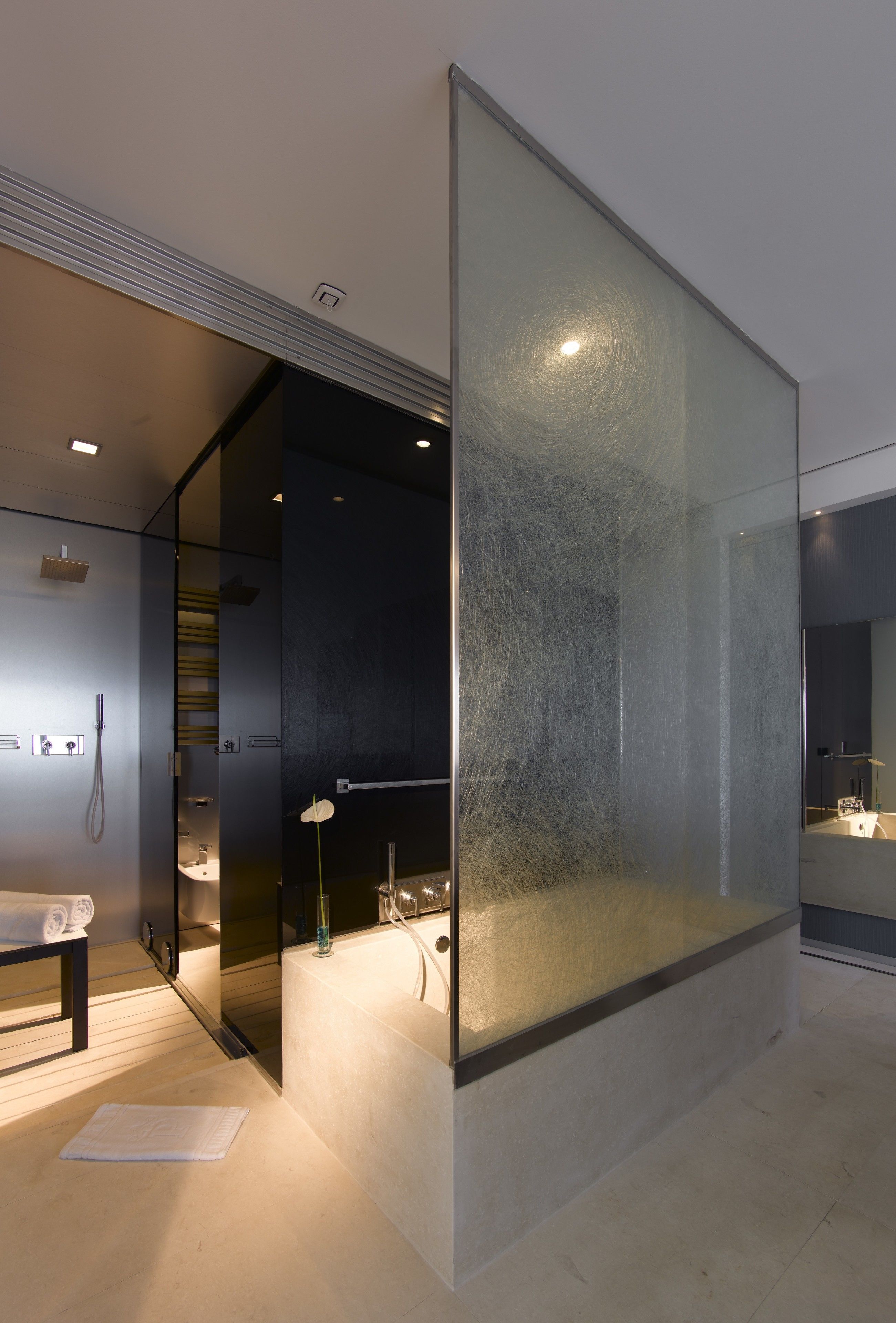 deep-soaking bathtub