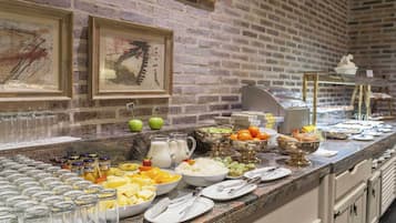 Buffet breakfast on weekdays (EUR 20.00 per person)