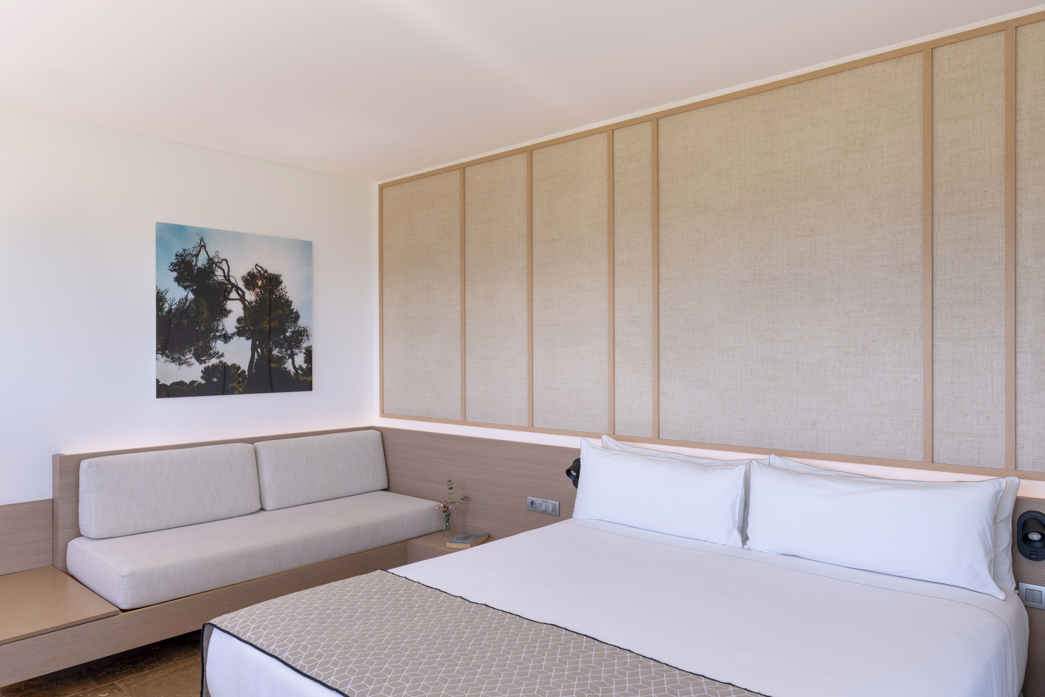 standard twin room | premium bedding, minibar, in-room safe, desk