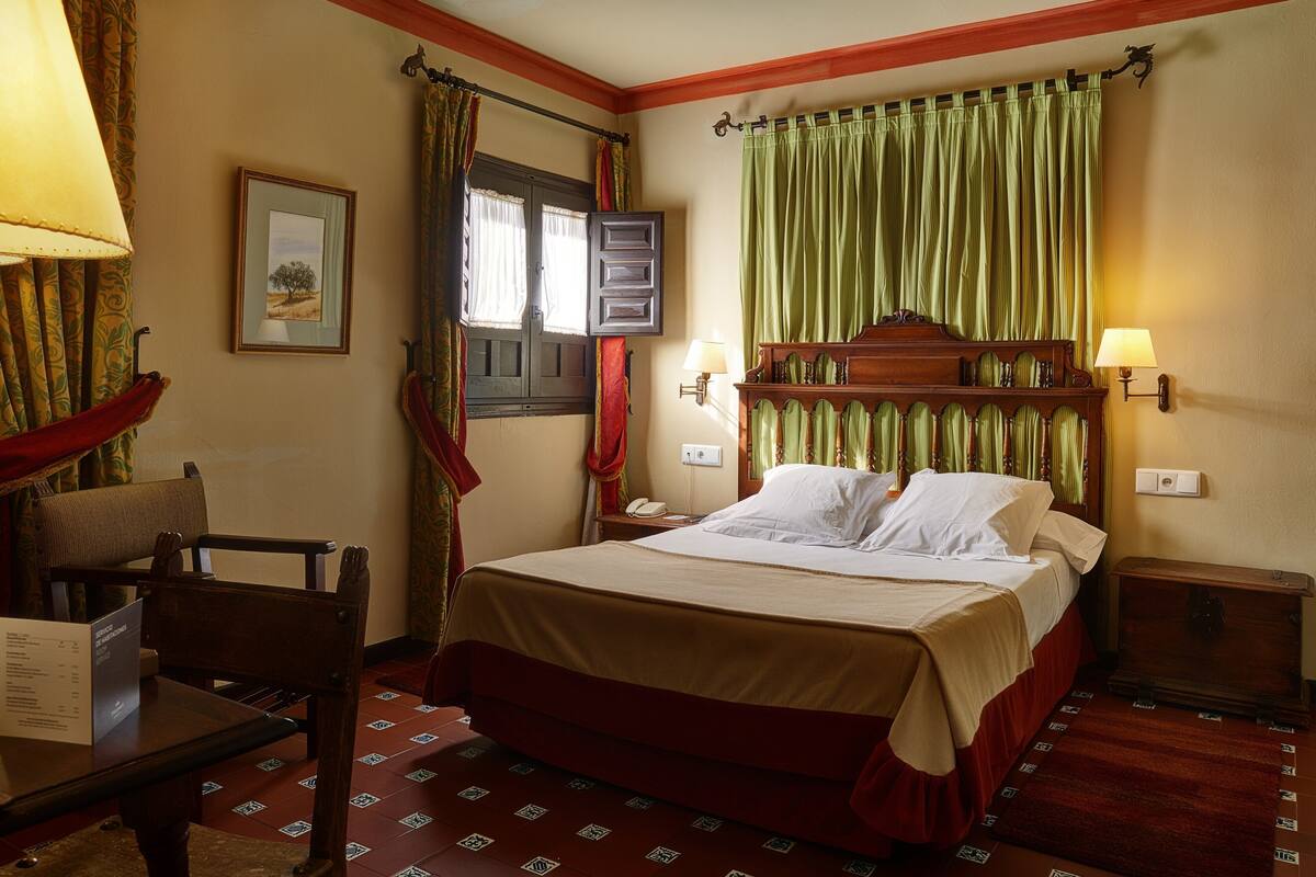 Minibar, in-room safe, desk, bed sheets