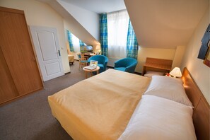 Hypo-allergenic bedding, desk, blackout curtains, iron/ironing board - EA Hotel Tosca (Prague)