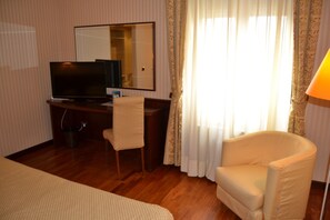 Minibar, Zimmersafe, Schreibtisch, schallisolierte Zimmer