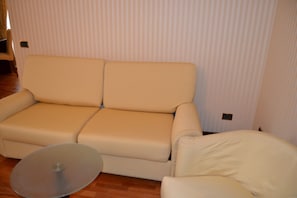 Junior-Suite | Minibar, Zimmersafe, Schreibtisch, schallisolierte Zimmer