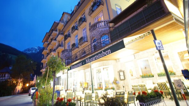 A building with a restaurant named "Mozartstuben" on the ground floor. - Hotel Mozart Bad Gastein (Bad Gastein)