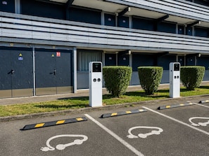 Electric vehicle-charging station - Brit Hotel Morlaix (St.-Martin-des-Champs)