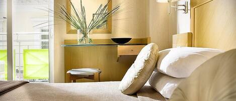 Single Room | Minibar, in-room safe, blackout curtains, iron/ironing board