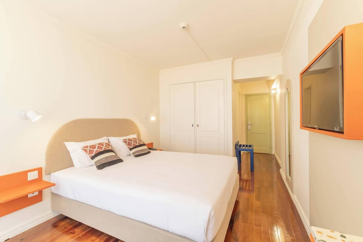 Tweepersoonskamer, uitzicht op zee | Individueel gedecoreerd, individueel gemeubileerd, een bureau