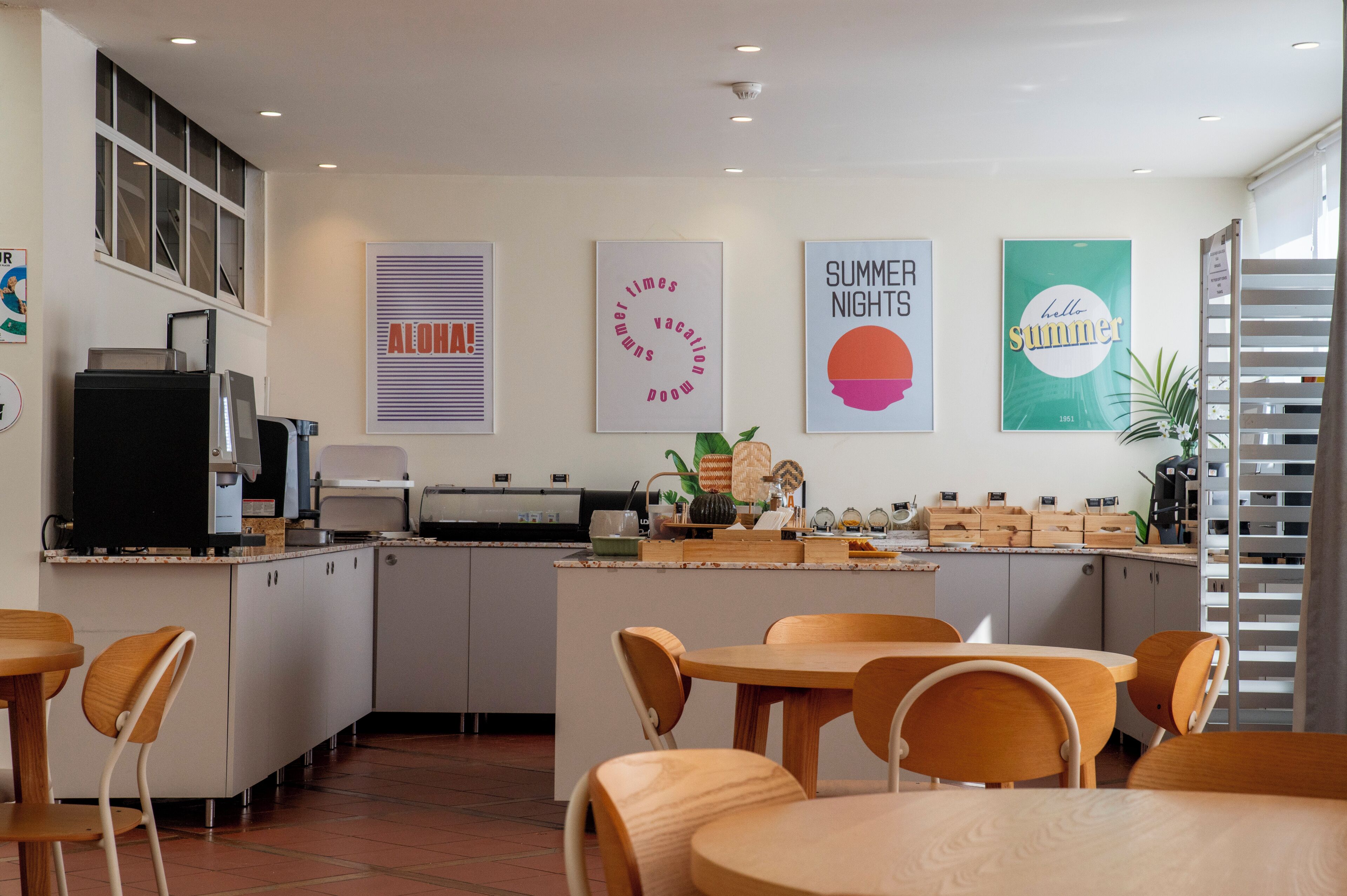 Petit déjeuner continental (12 EUR par personne)