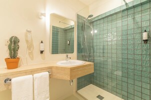 Standard Double or Twin Room | Bathroom | Shower, rainfall showerhead, towels