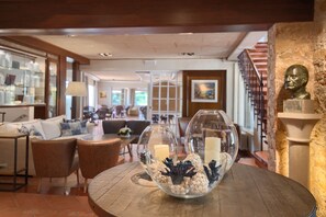 Lobby sitting area - Hotel Aiguablava (Begur)