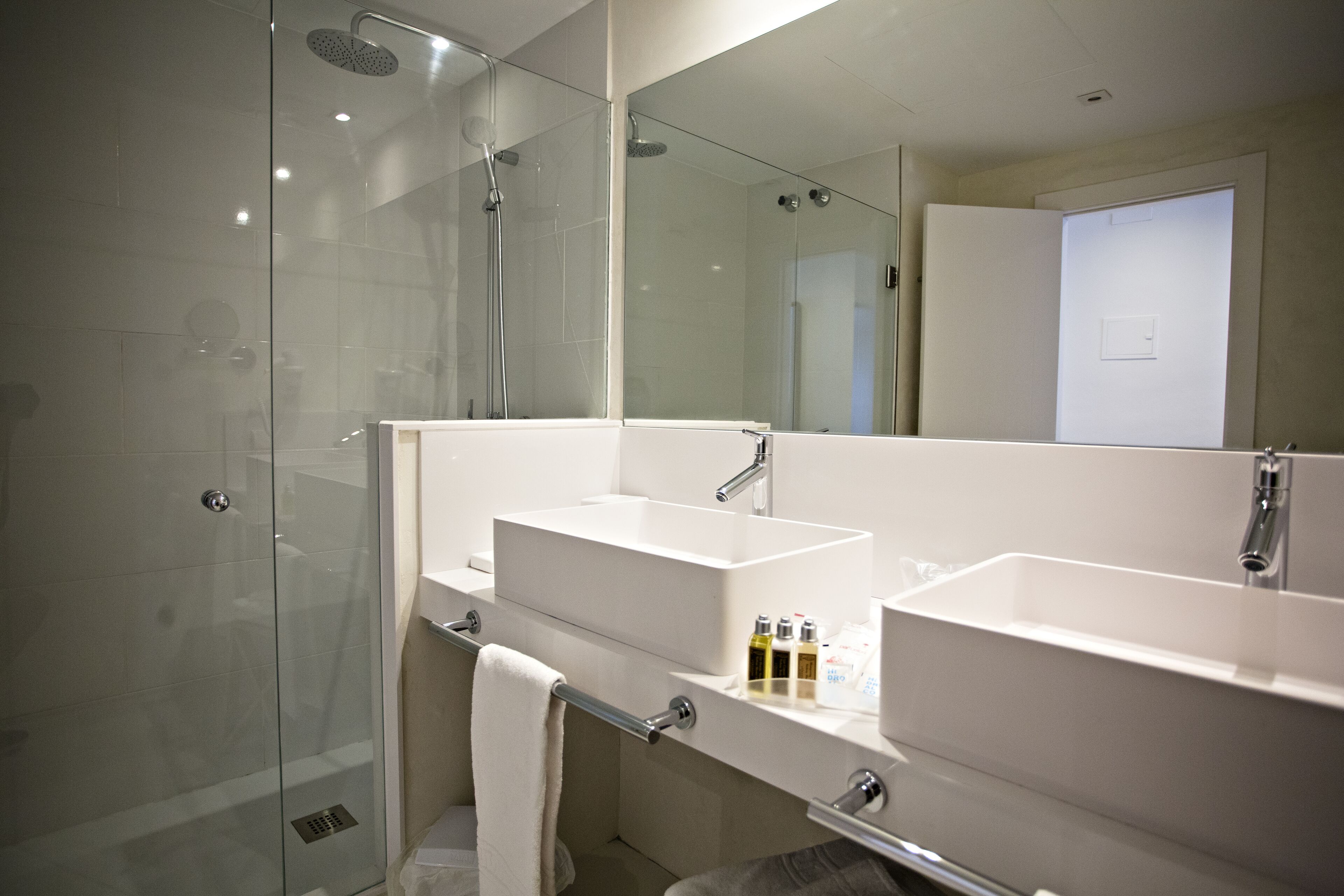double room | bathroom | free toiletries, hair dryer, towels