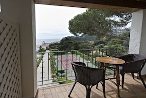 Habitación doble, vista al jardín | Vista del balcón