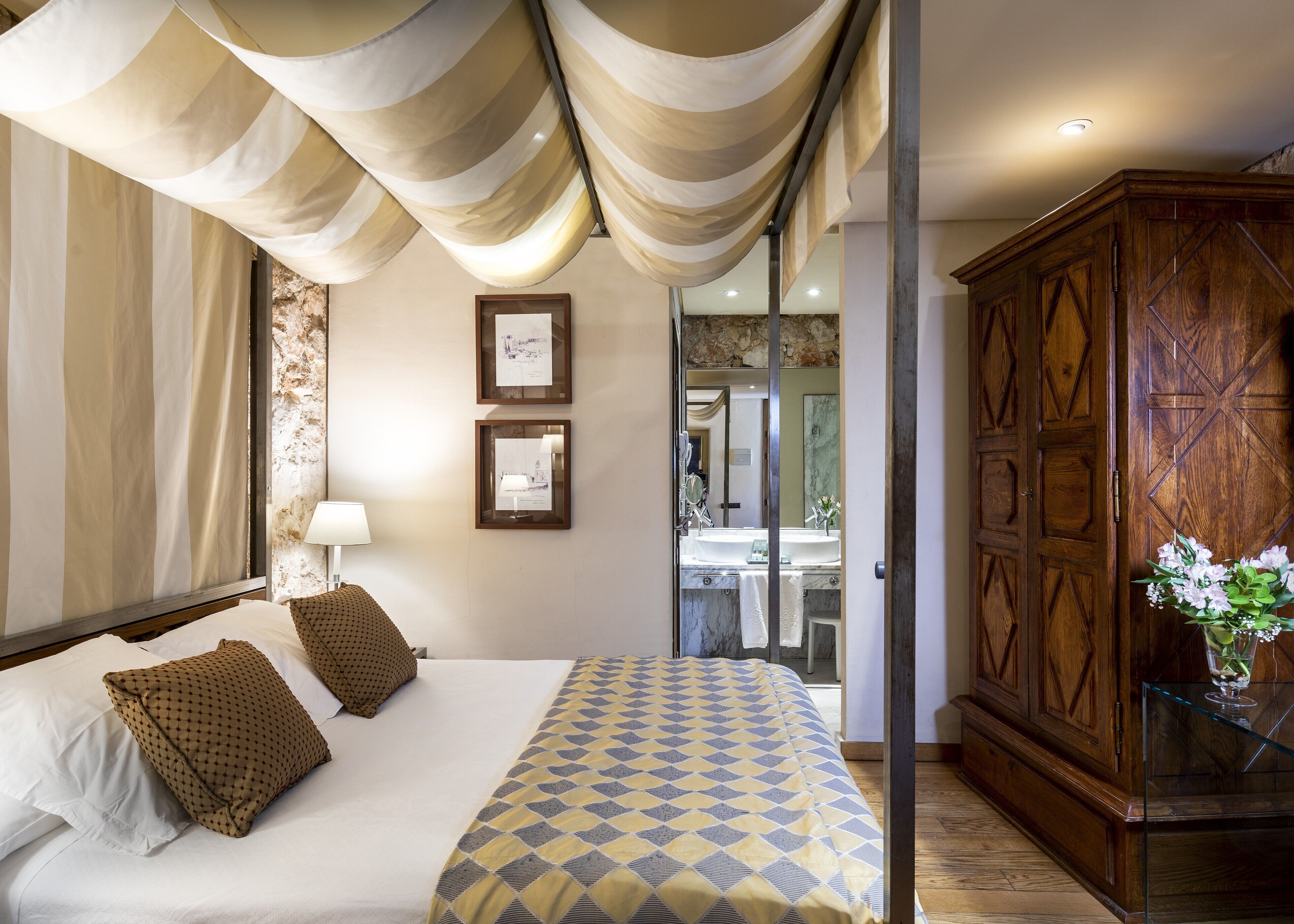 superior double room, 1 queen bed | 1 bedroom, minibar, in-room safe, desk