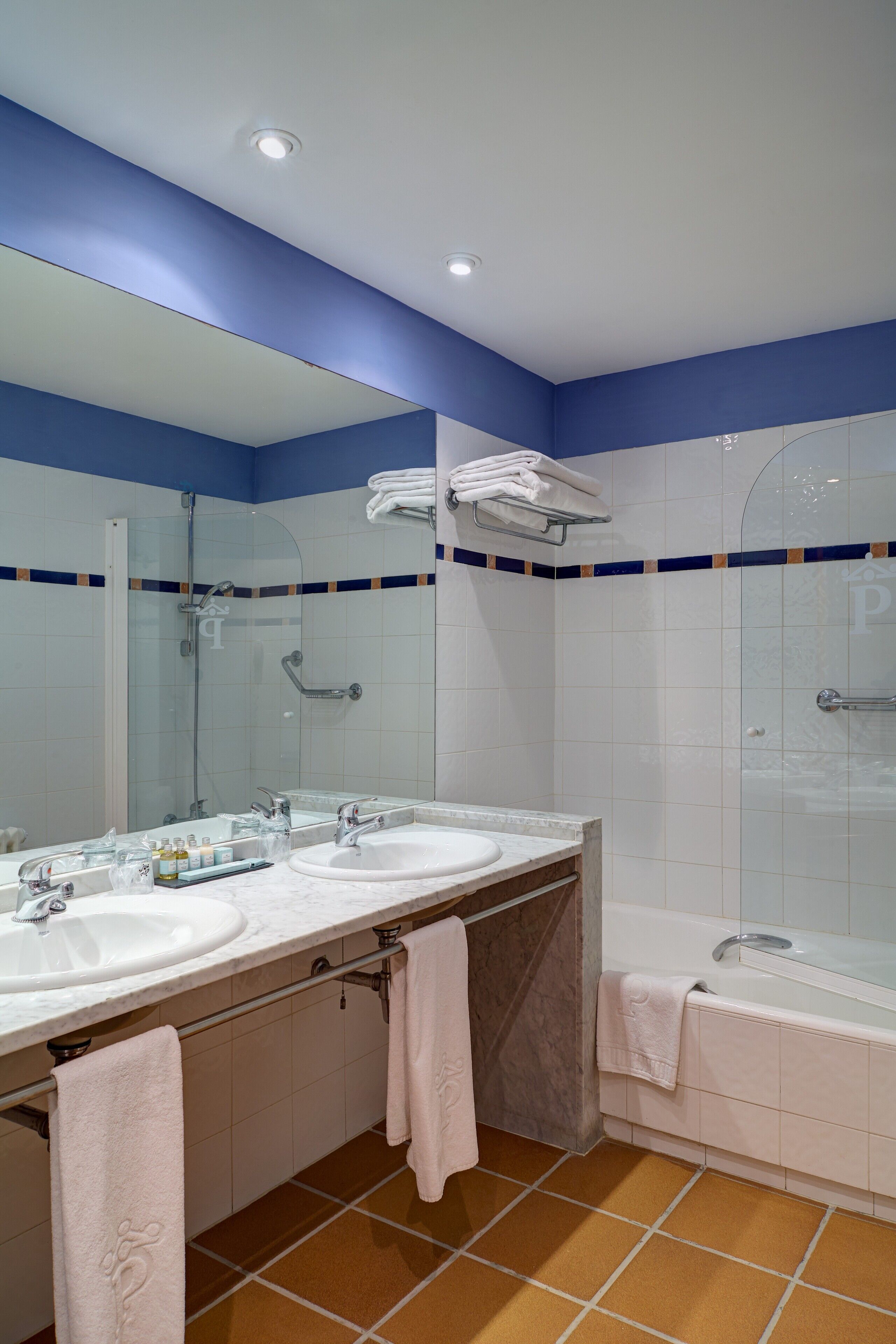 combined shower/bathtub, hair dryer, towels, soap