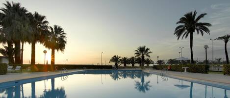 Seasonal outdoor pool