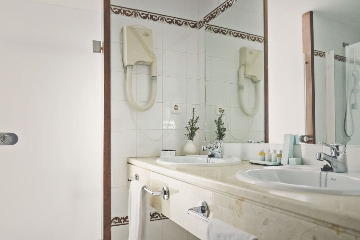 eco-friendly toiletries, hair dryer, bidet, towels