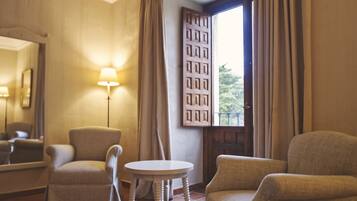 Minibar, in-room safe, desk, soundproofing