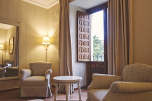 Minibar, in-room safe, desk, soundproofing