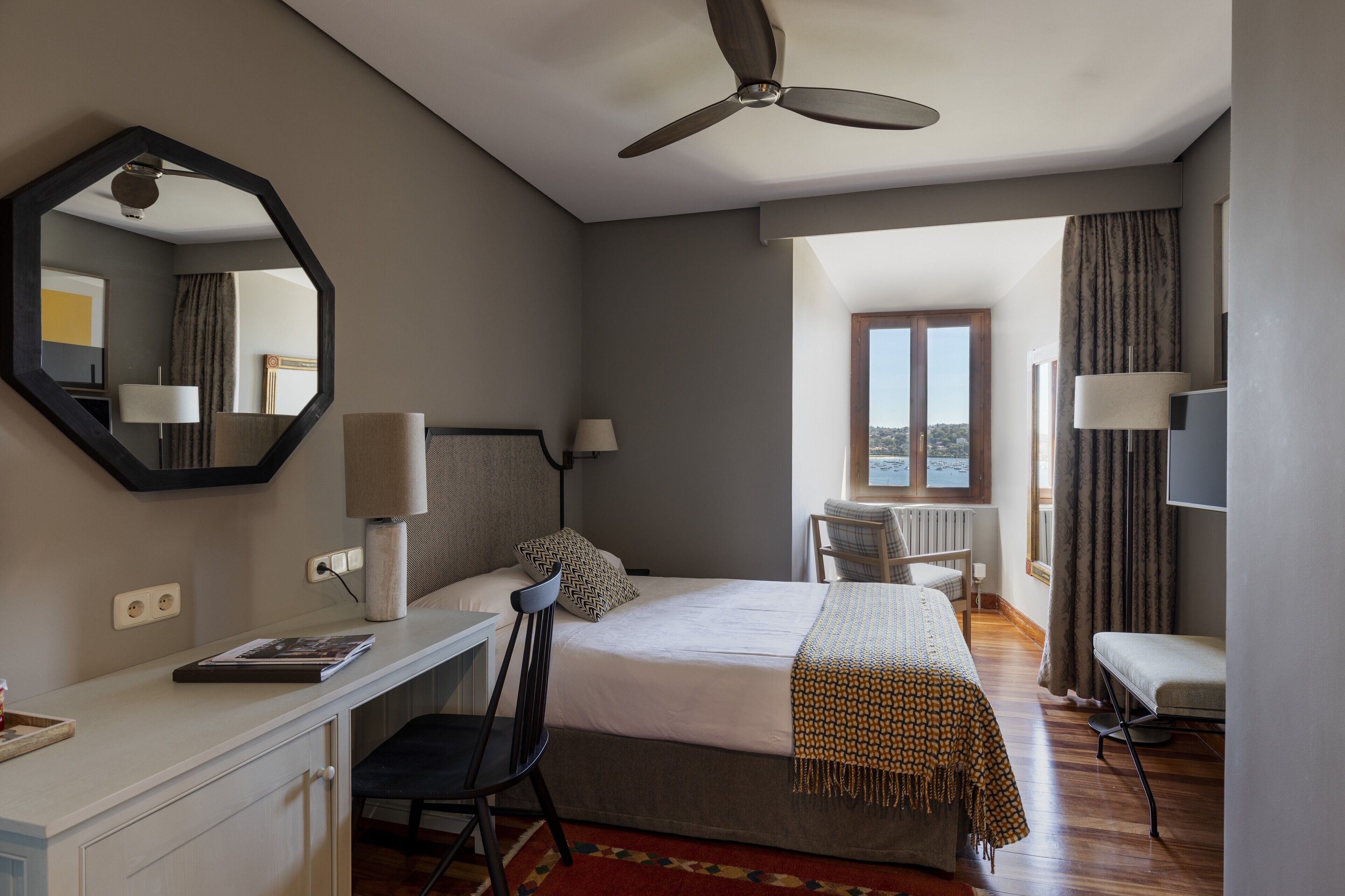 1 bedroom, minibar, in-room safe, desk