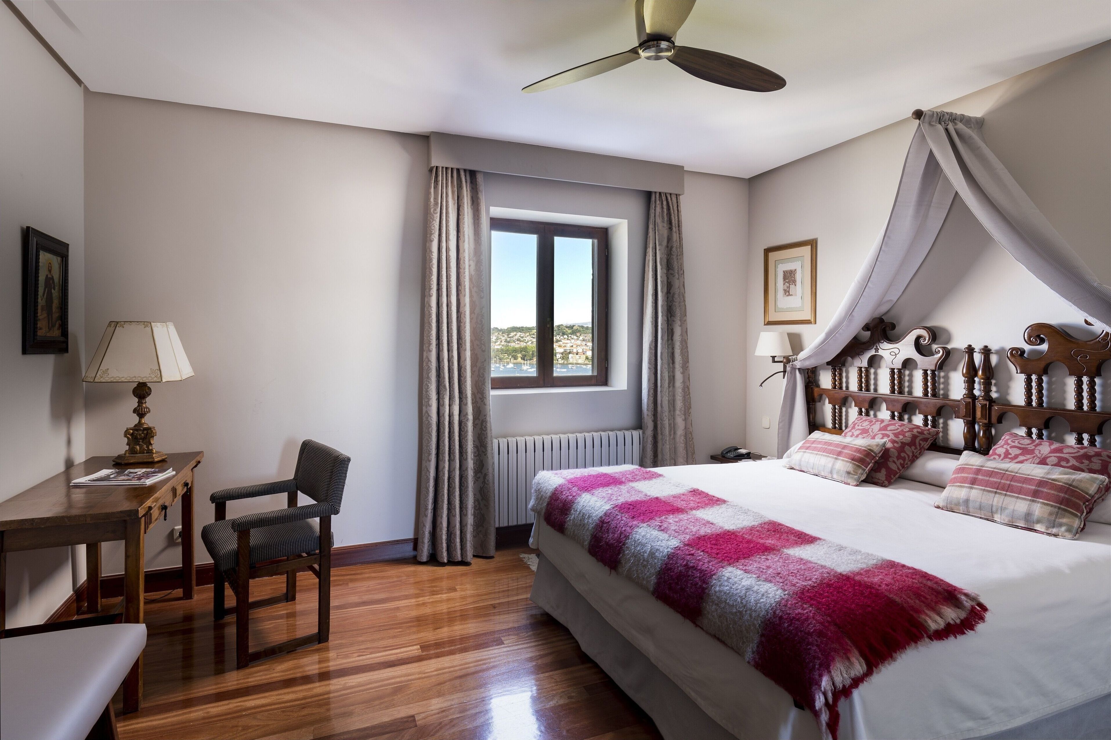 Minibar, in-room safe, desk, laptop workspace