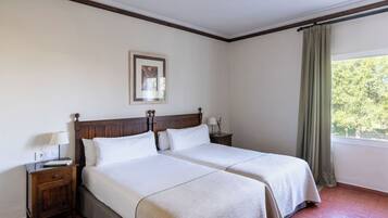 Luxe beddengoed, een minibar, een kluis op de kamer, een bureau