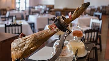 ランチ、ディナーに営業 (郷土料理、屋外席)