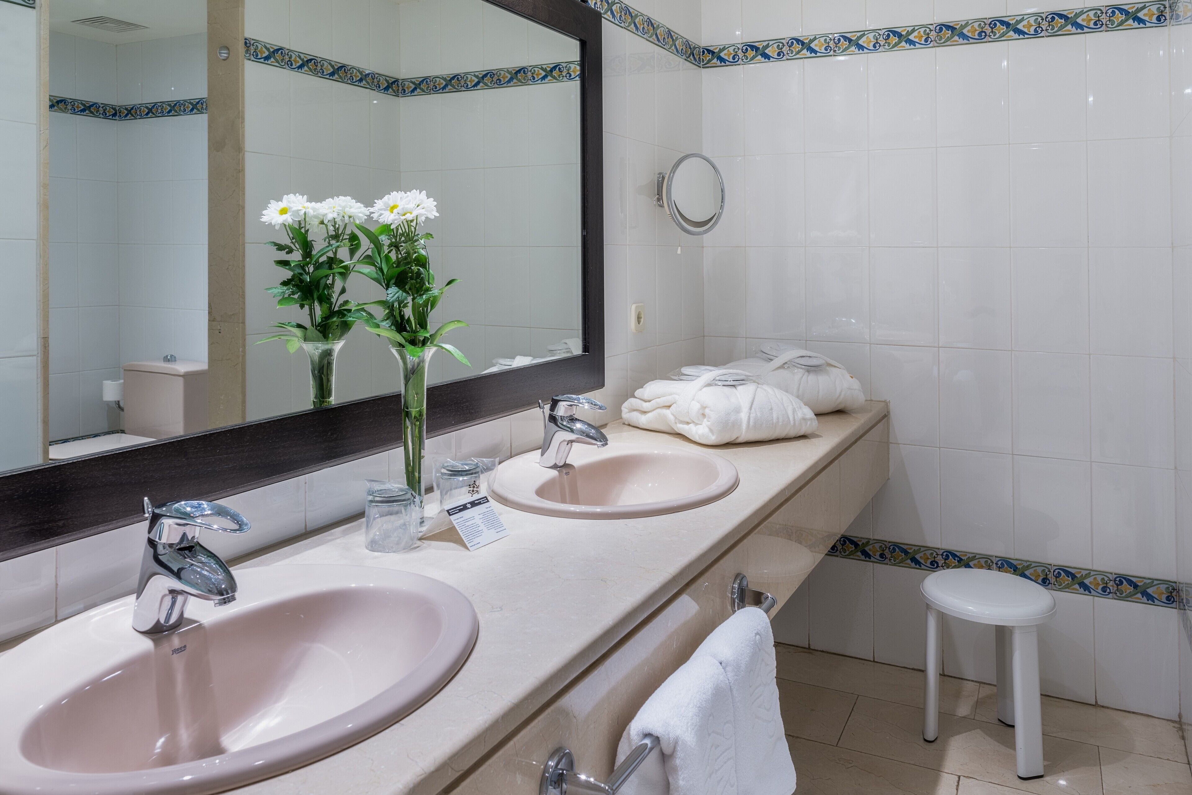 junior suite | bathroom | hair dryer, towels, soap, shampoo