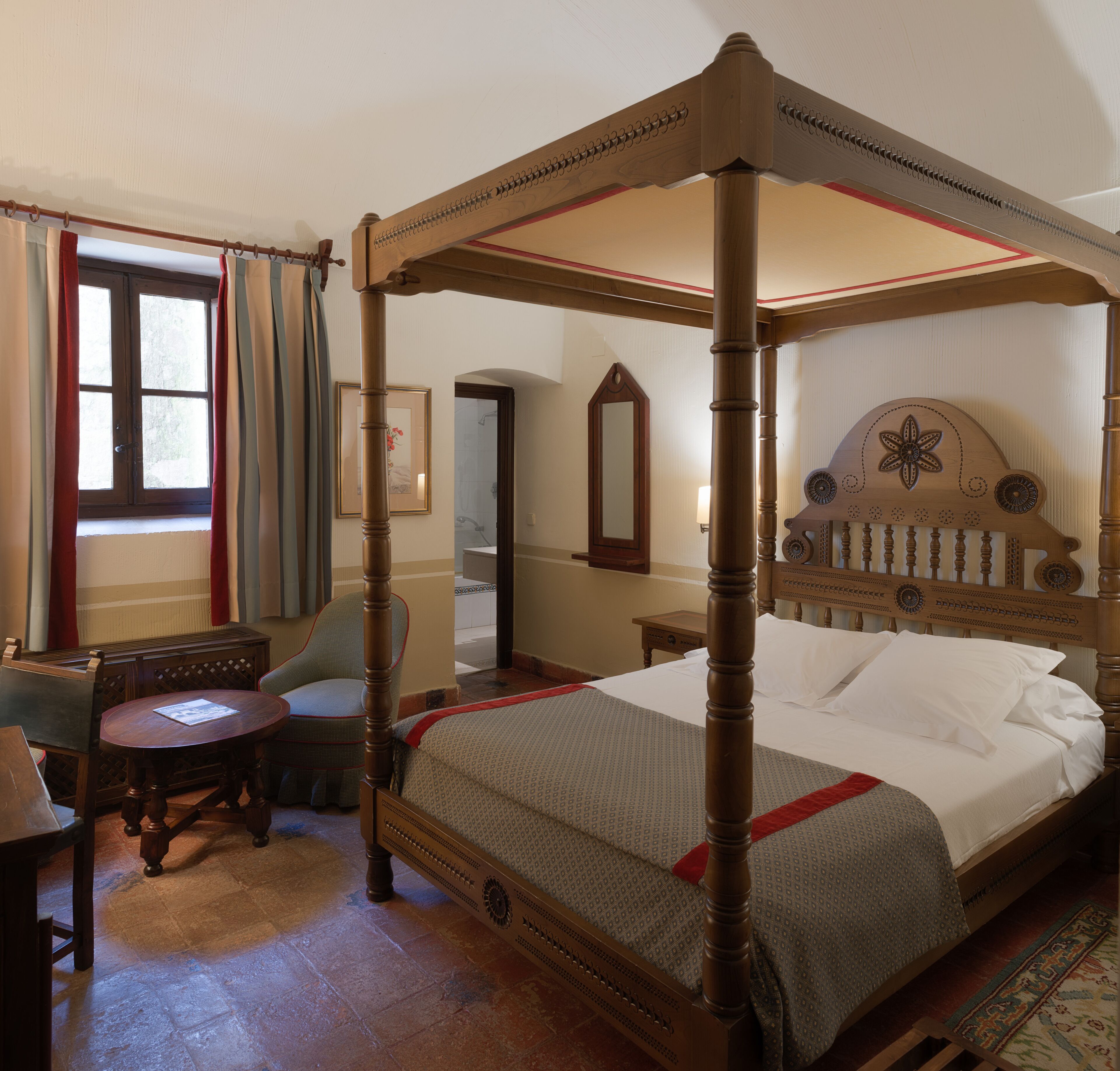 minibar, in-room safe, desk, laptop workspace