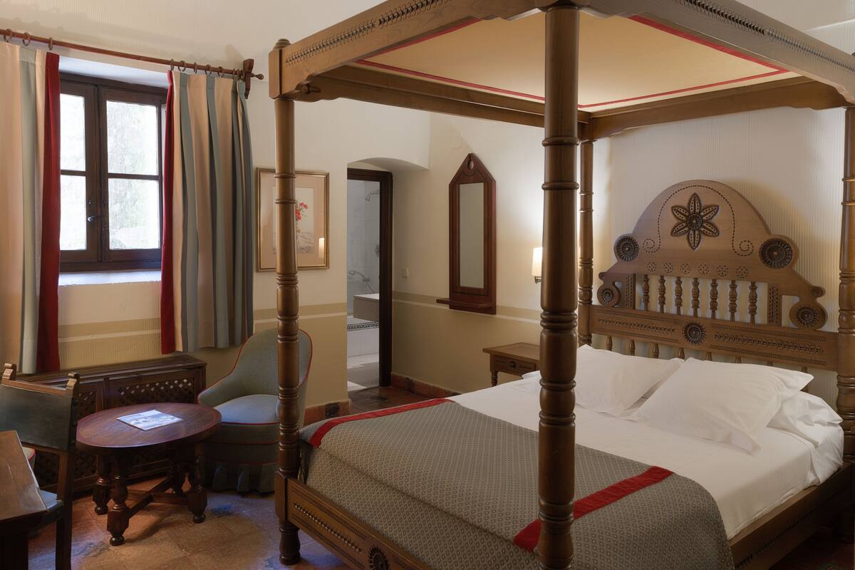 minibar, in-room safe, desk, laptop workspace