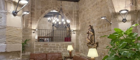 Coin salon dans le hall