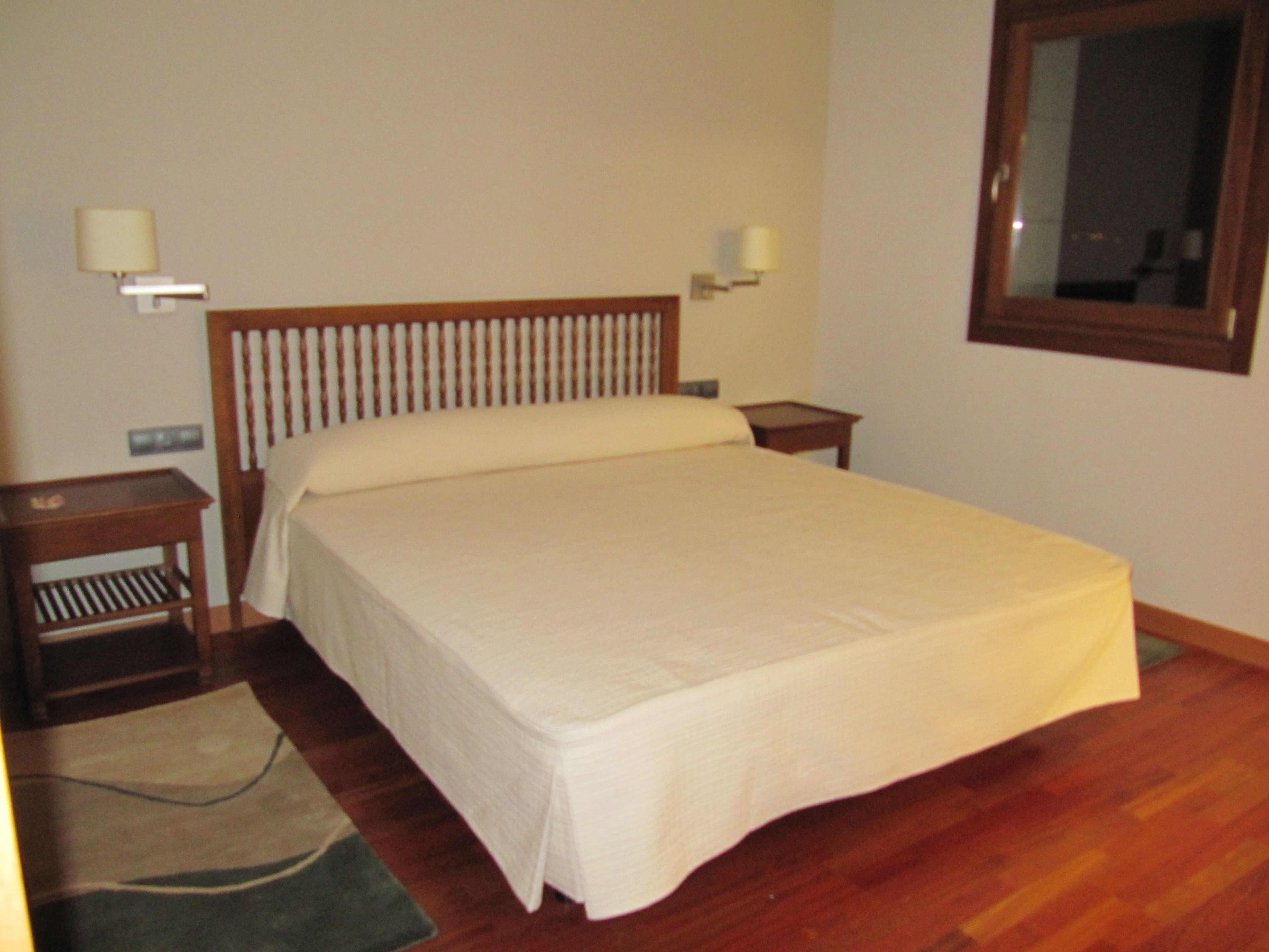 2 bedrooms, minibar, in-room safe, desk