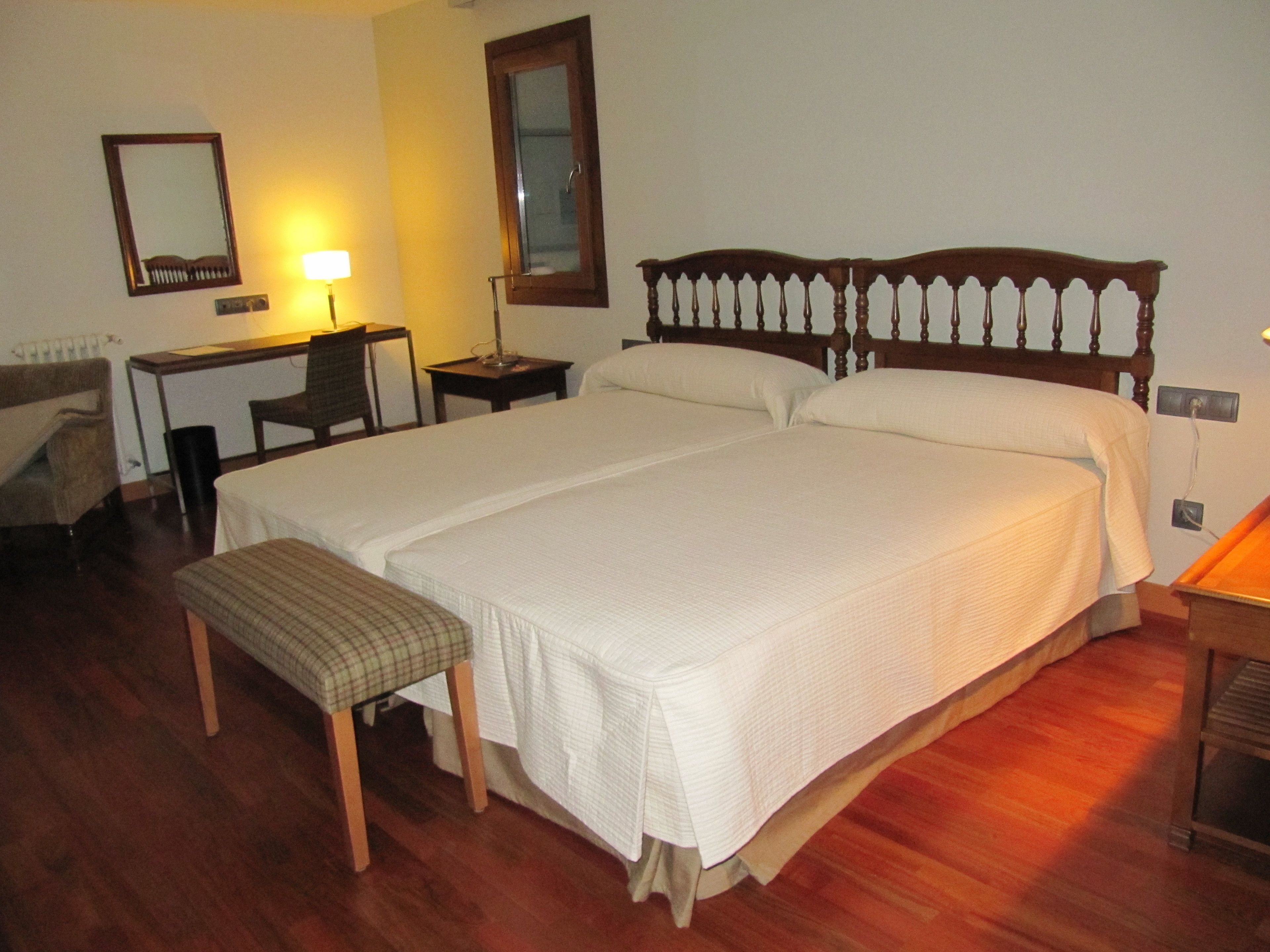 2 bedrooms, minibar, in-room safe, desk