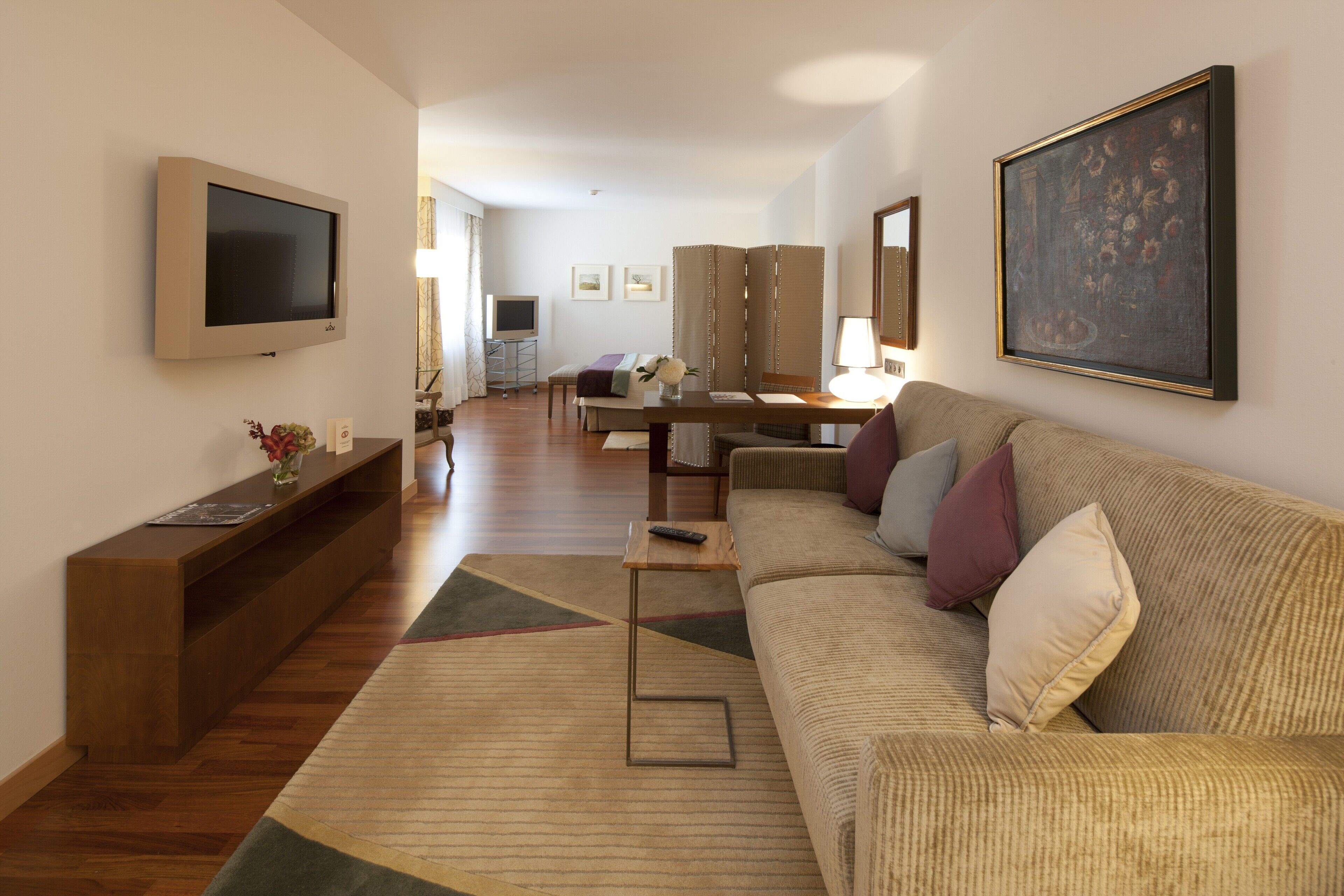 junior suite | living area | tv