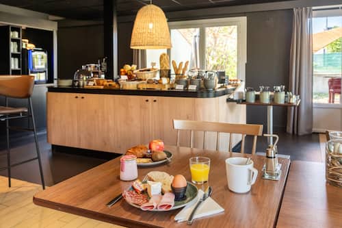 Daily continental breakfast for a fee