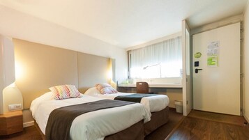 Standard Room, 2 Twin Beds | Premium bedding, individually decorated, individually furnished, desk