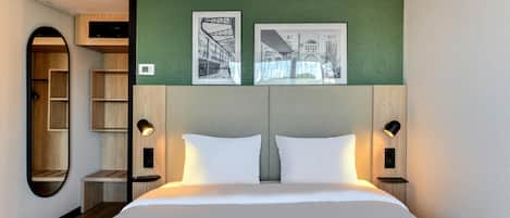 Standard Room, 1 Queen Bed | Premium bedding, individually decorated, individually furnished, desk